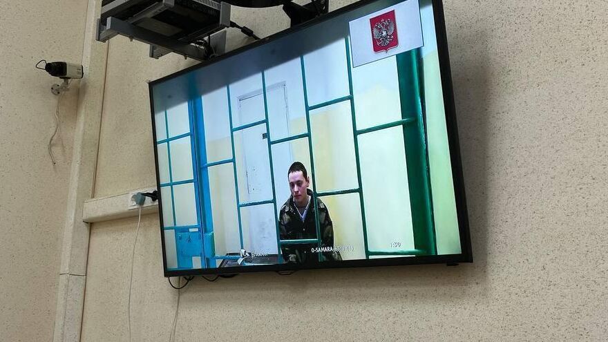 Певица Шарлотта во время судебного заседания по видеосвязи