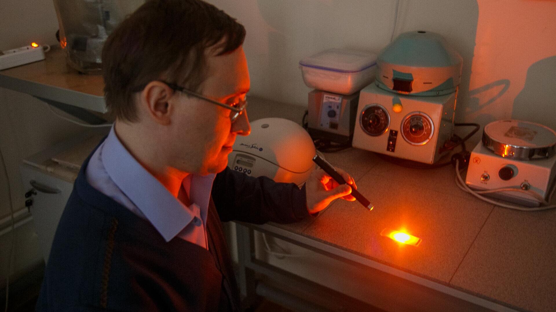 Доцент базовой кафедры физики твердого тела и нанотехнологий Института инженерной физики и радиоэлектроники ЮФУ Максим Молокеев