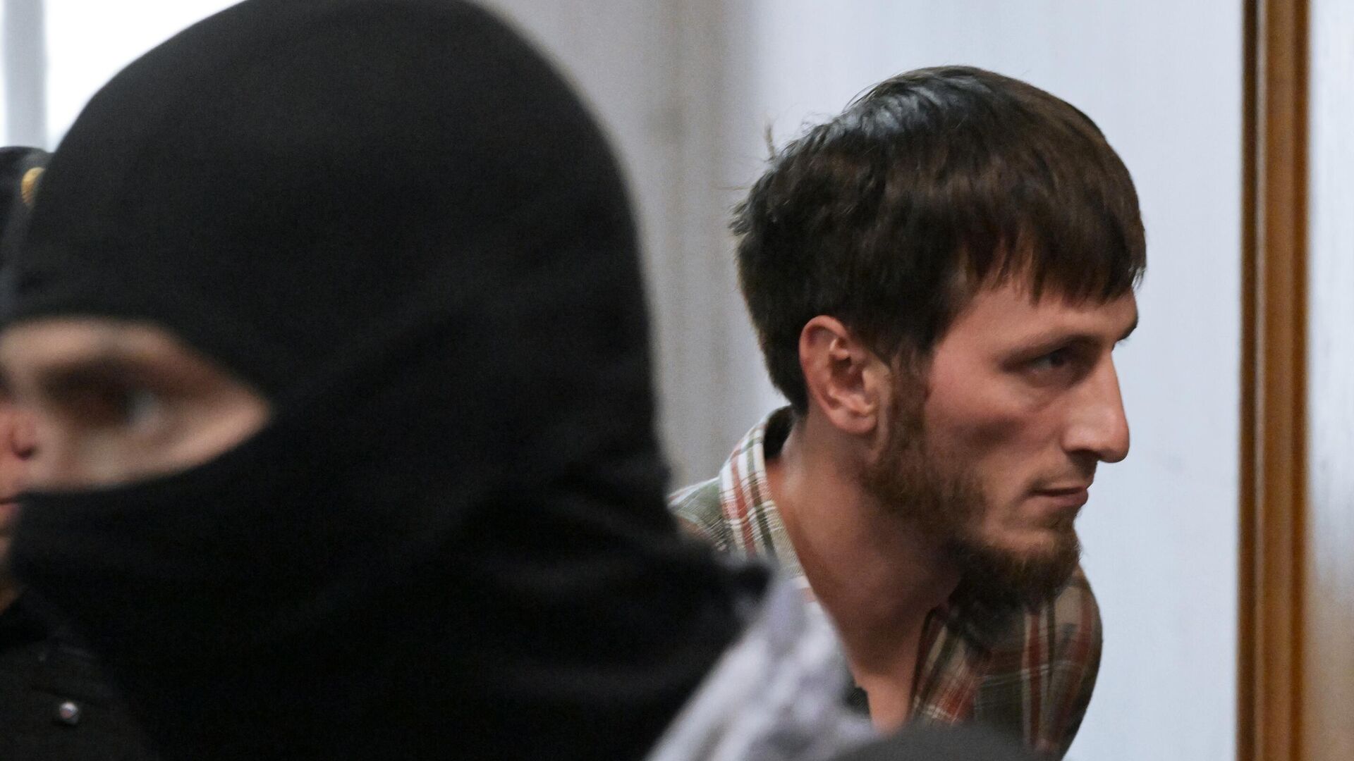 Эскерхан Дадаев, обвиняемый по делу о перестрелке в офисе Wildberries, перед заседанием Басманного суда Москвы