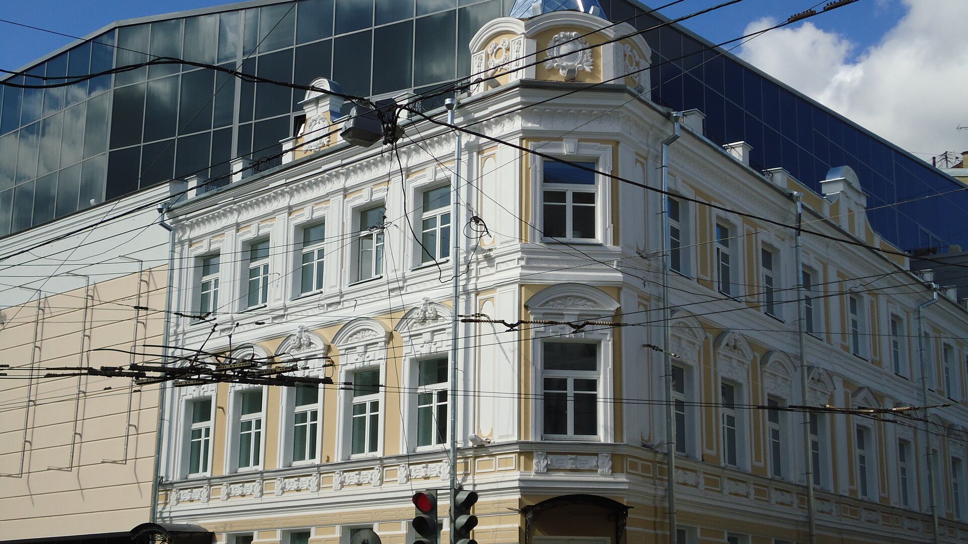 Здание Мультимедиа Арт Музея на Остоженке