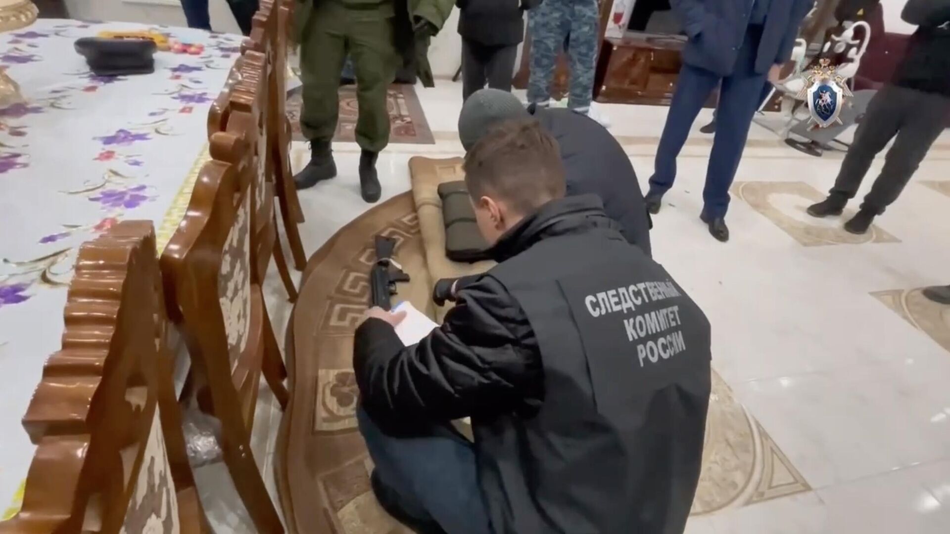 Оружие стрелка в Коркино, найденное при обыске. Кадр видео