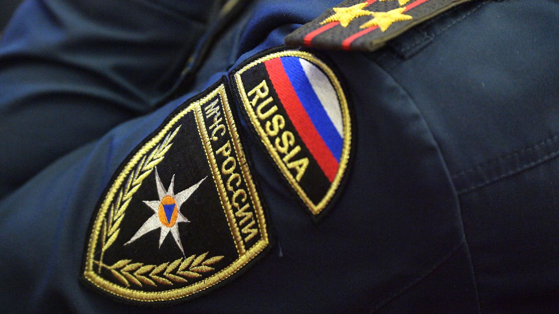Нагрудный знак сотрудника МЧС России