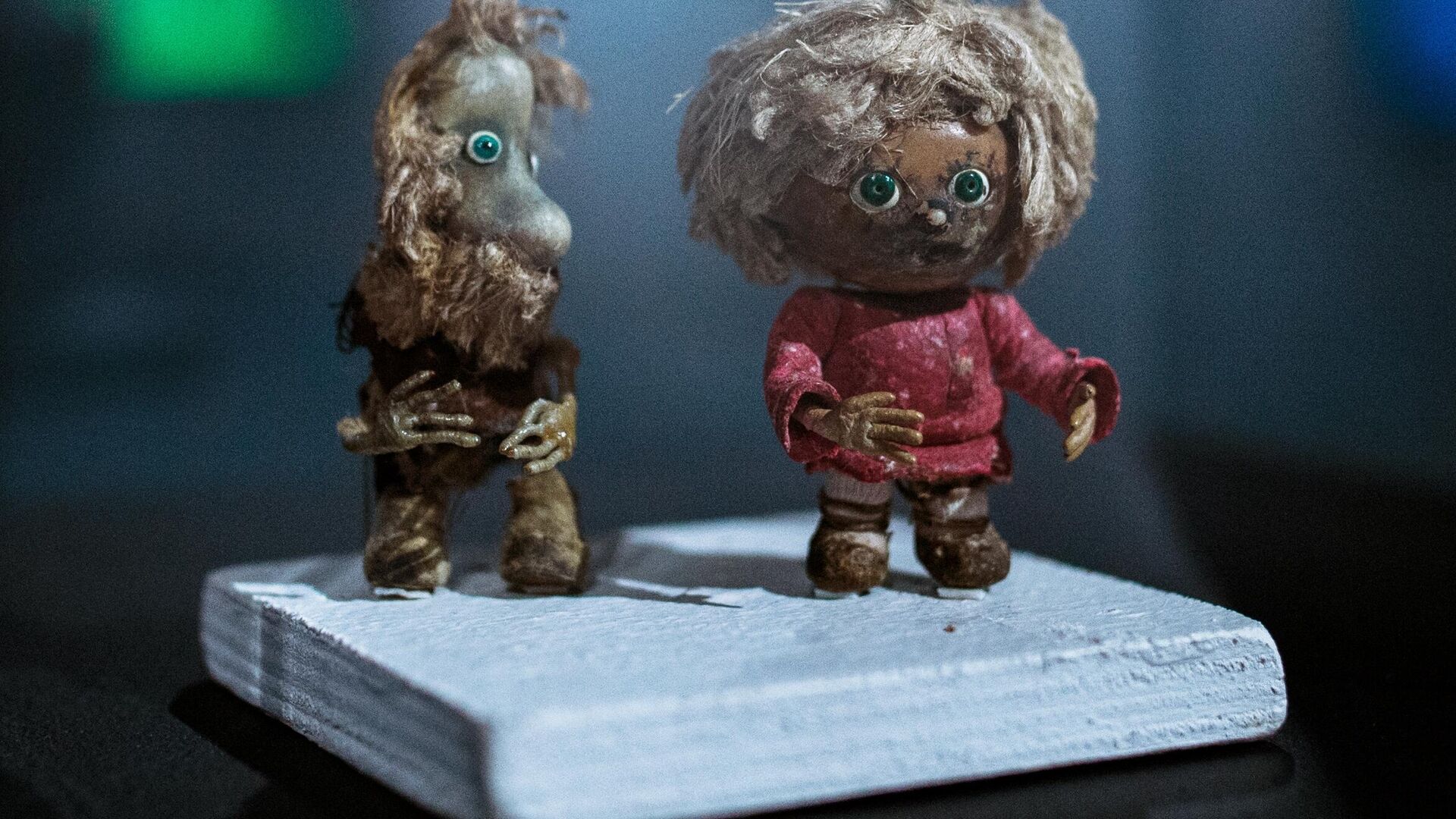 Кукольные персонажи Кузя и Нафаня из советского мультфильма Домовенок Кузя