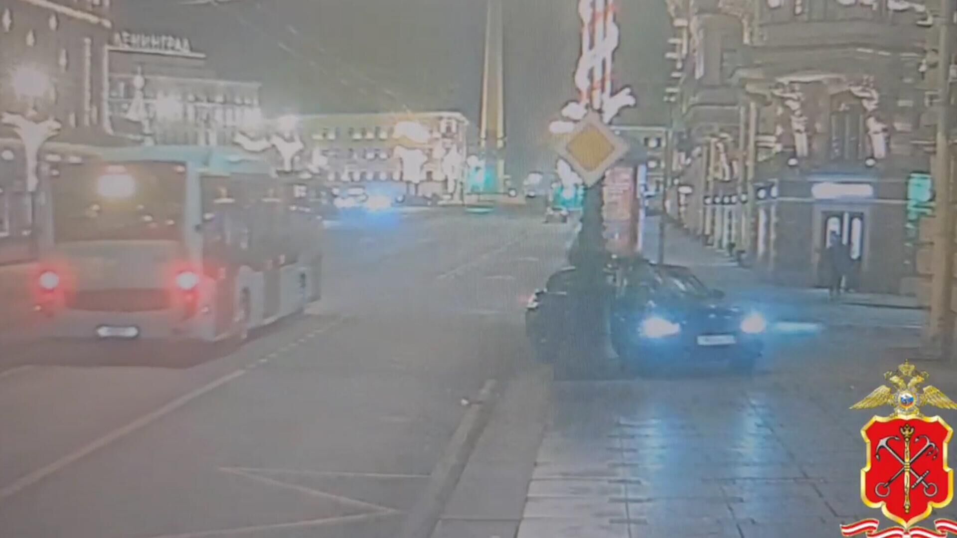 ДТП в Петербурге: пьяный водитель BMW врезался в фонарный столб