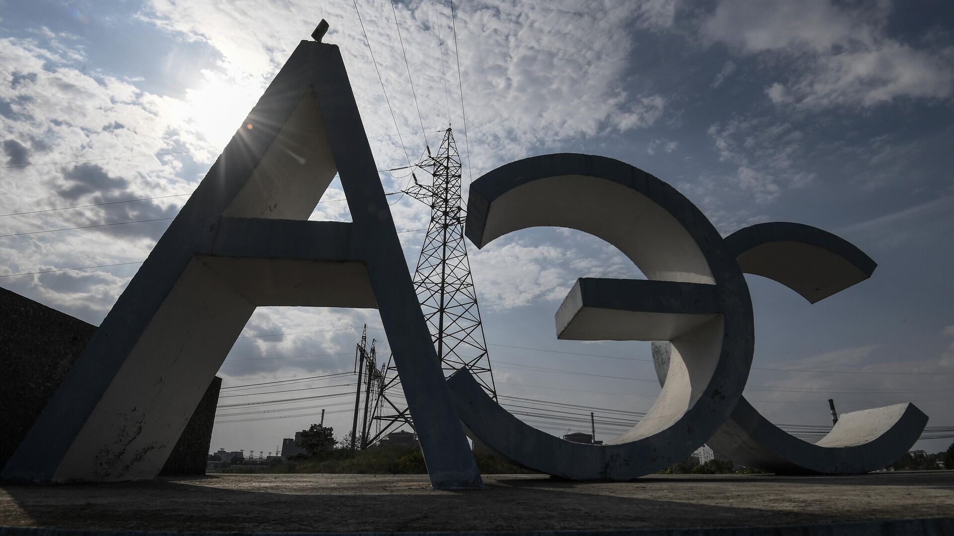 Стела Запорожской АЭС в Энергодаре