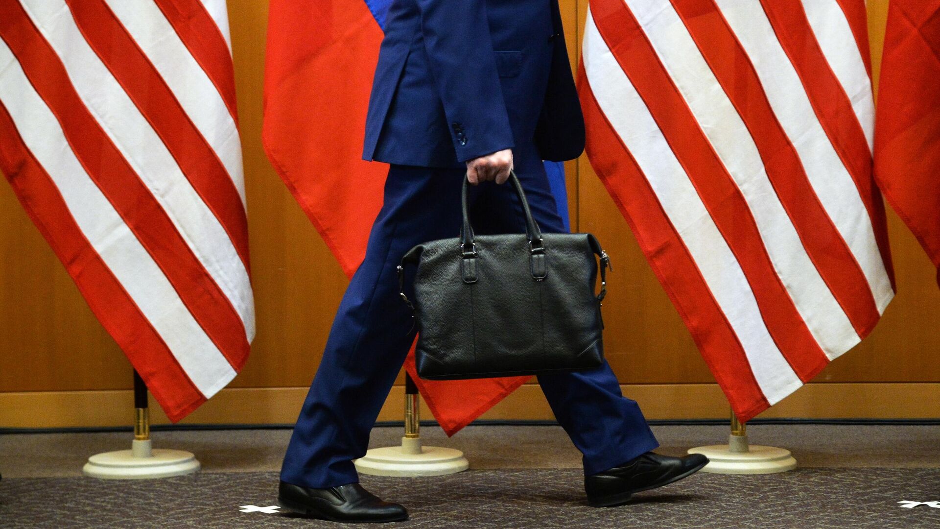 Флаги США и России