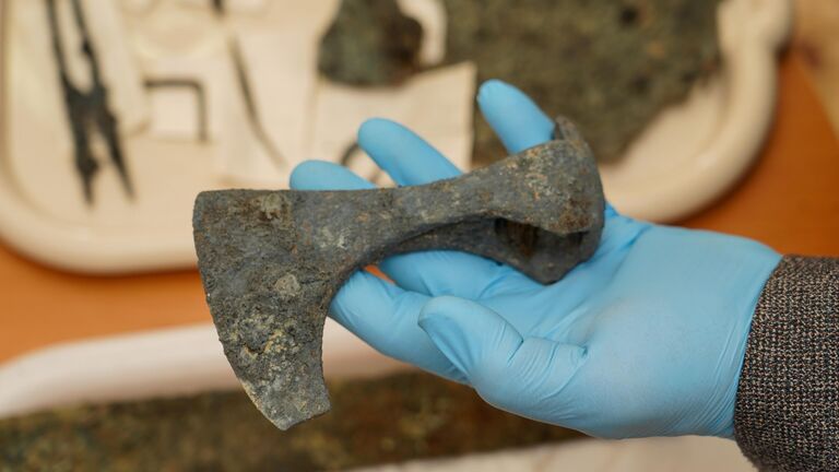 Найденный топор без топорища