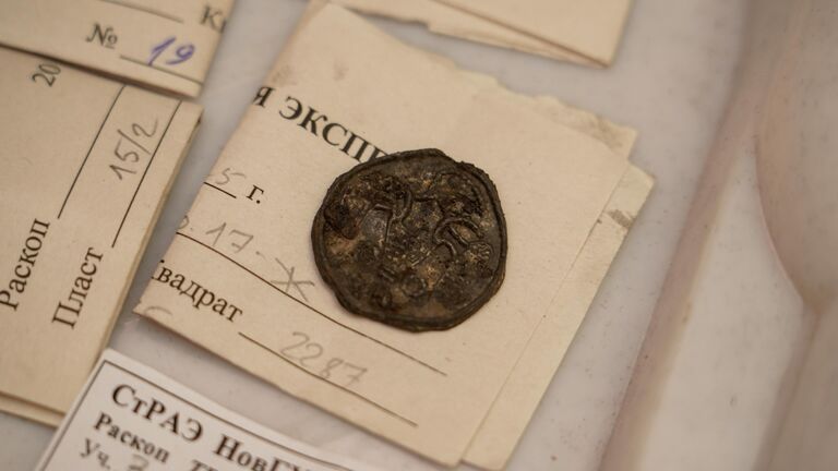 Артефакты, обнаруженные археологами на Троицком раскопе в Великом Новгороде