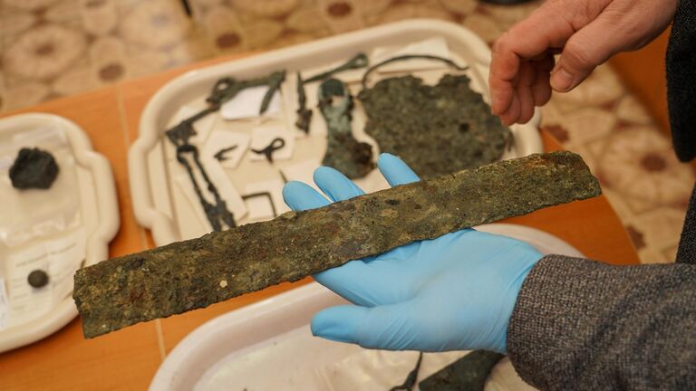 Артефакты, обнаруженные археологами на Троицком раскопе в Великом Новгороде