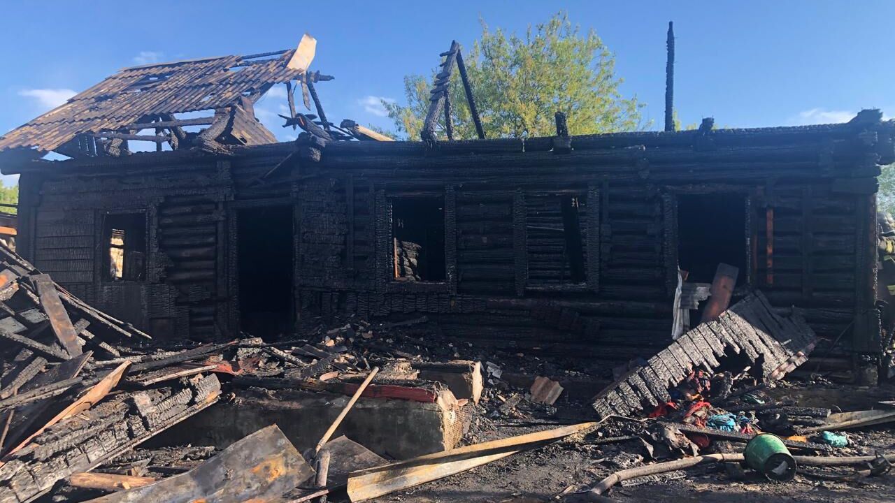 Последствия пожара в частном доме в деревне Тайное Орловской области