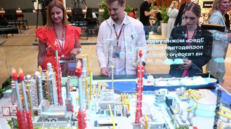 Стенд компании Positive Technologies на ПМЭФ-2025