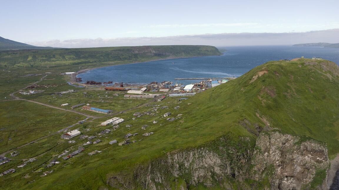 Вид на портовую часть Северо-Курильска