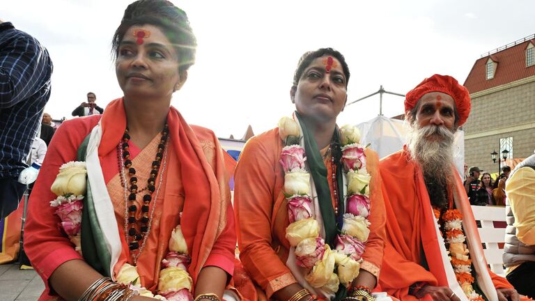 Посетители на 10-м фестивале День Индии в Южном ландшафтном парке Остров Мечты в Москве