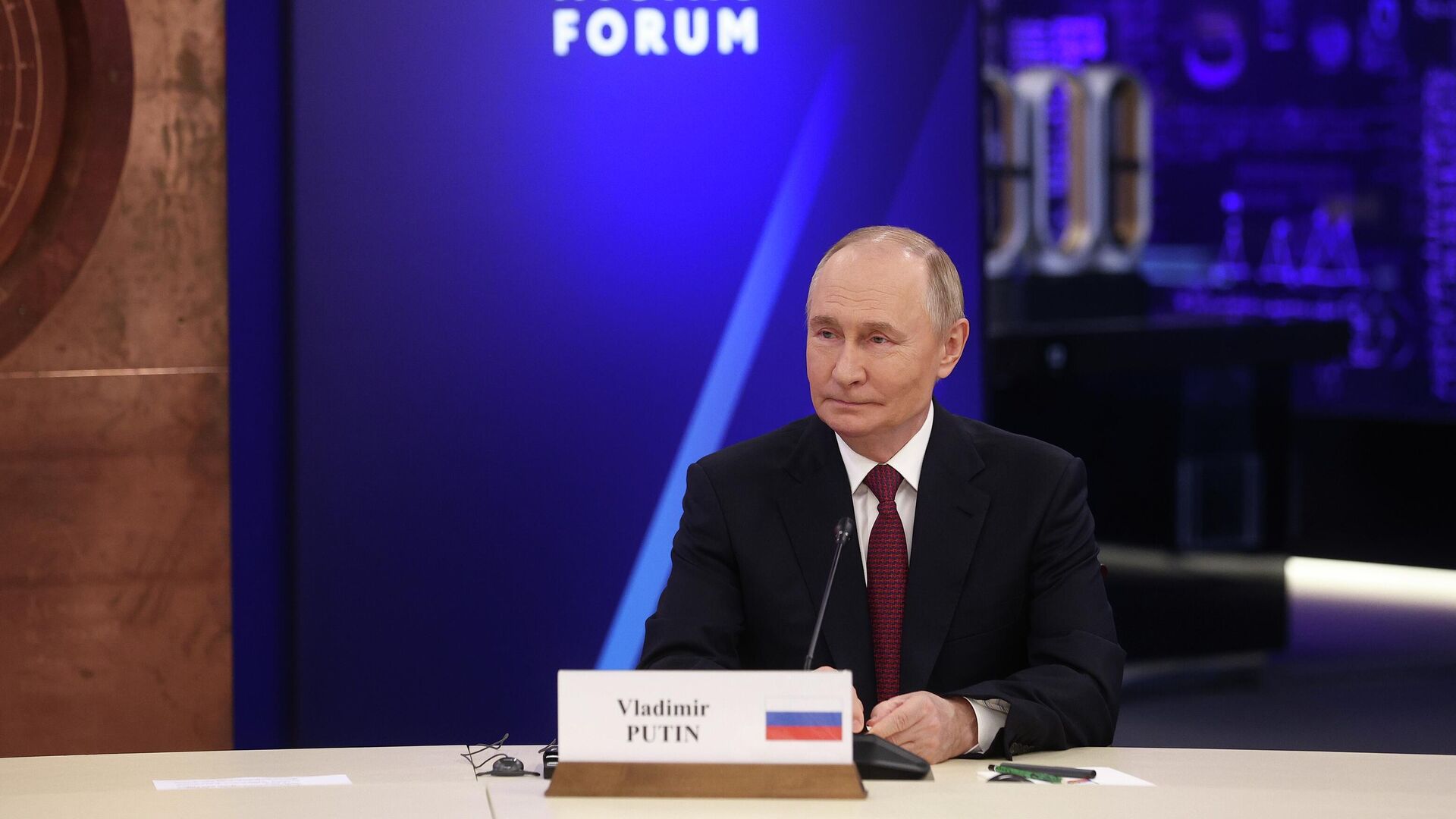 Президент России Владимир Путин на Глобальном атомном форуме в рамках Мировой атомной недели на ВДНХ