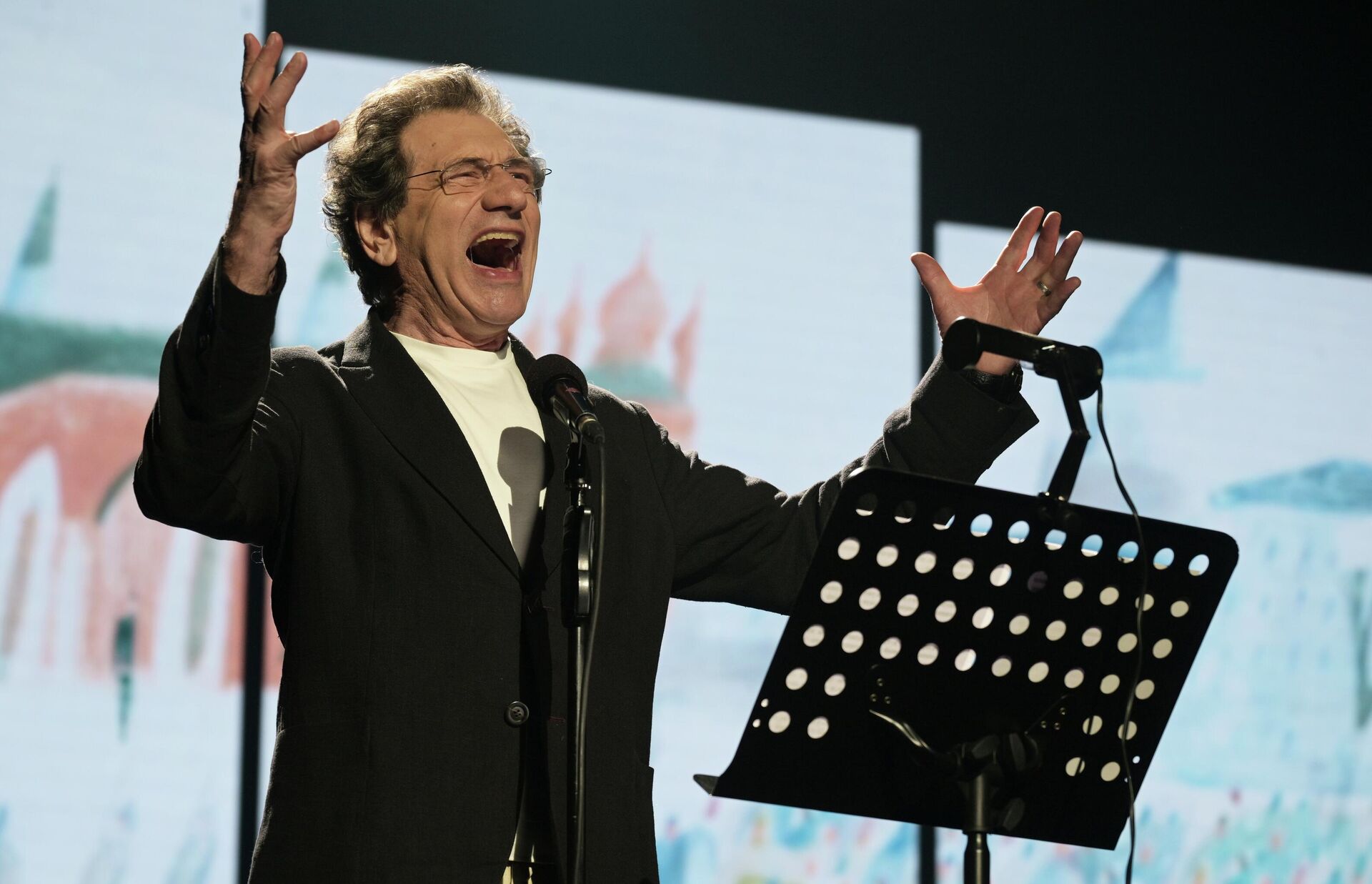 Актер Евгений Князев