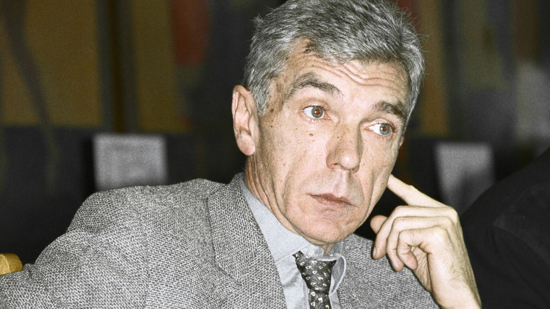 Телеведущий Николаев