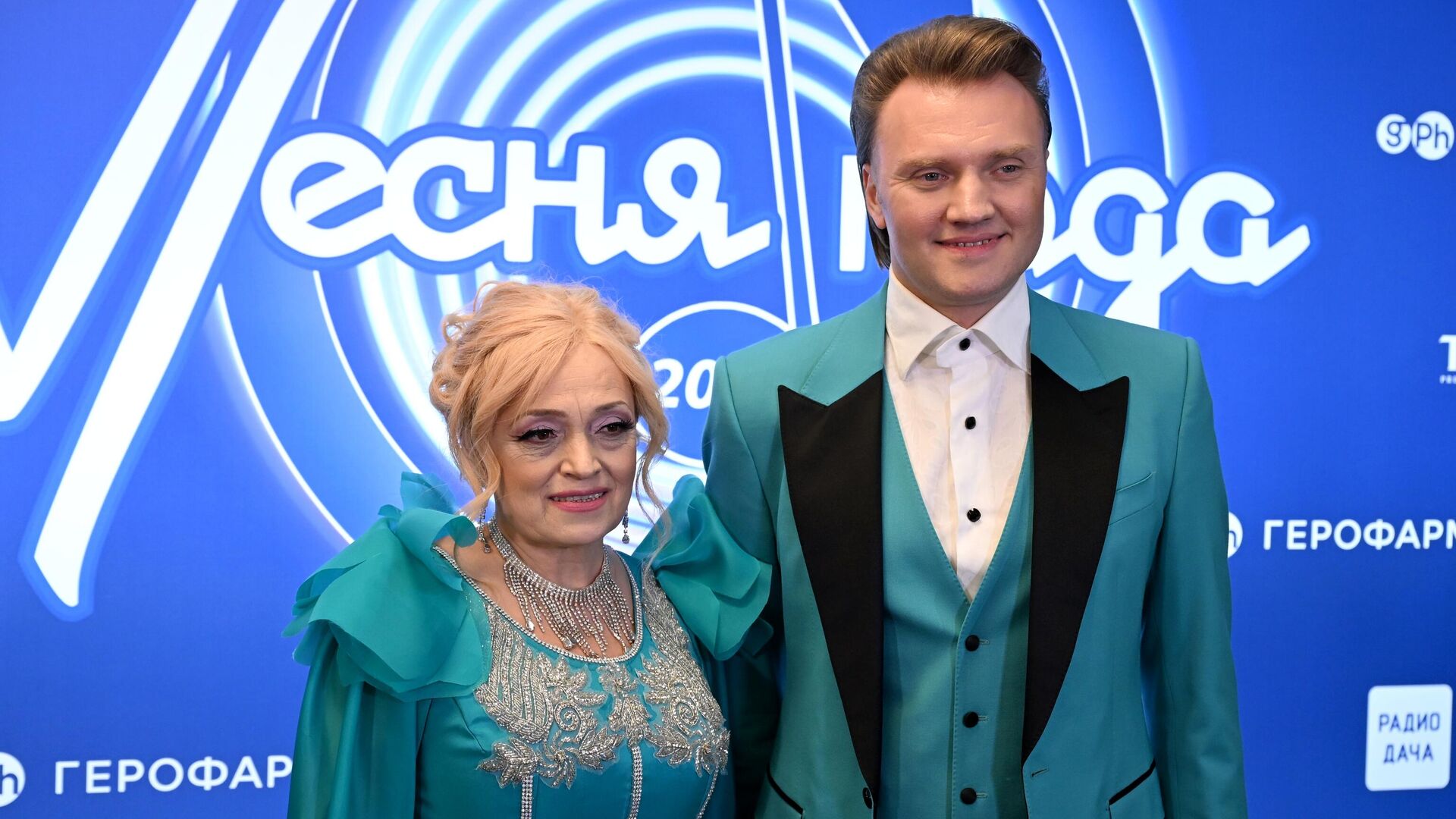 Певица Надежда Кадышева с сыном Григорием Костюком