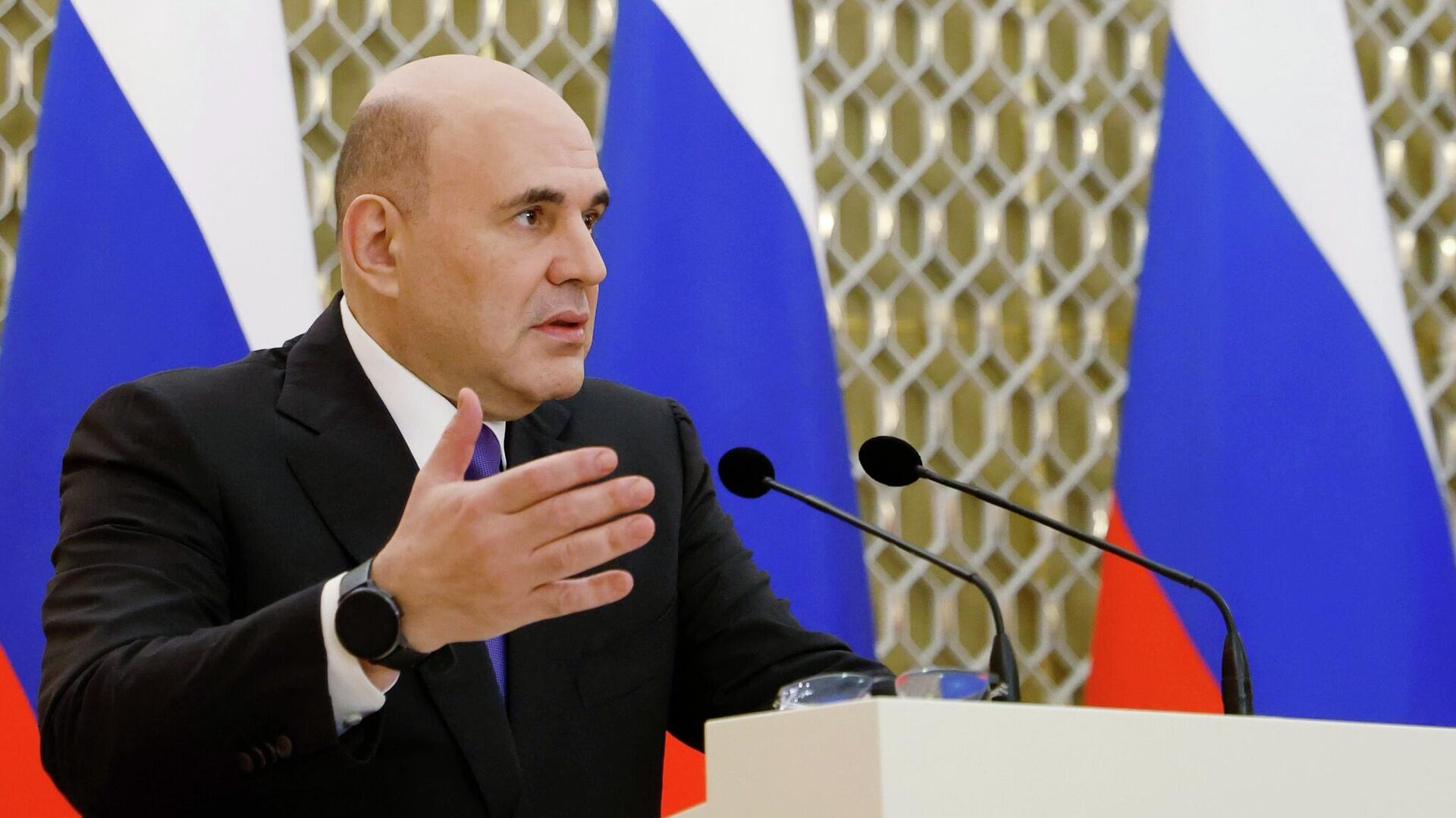 Председатель правительства РФ Михаил Мишустин выступает на церемонии вручения премий правительства РФ за 2025 год в области науки и техники. 2 декабря 2025