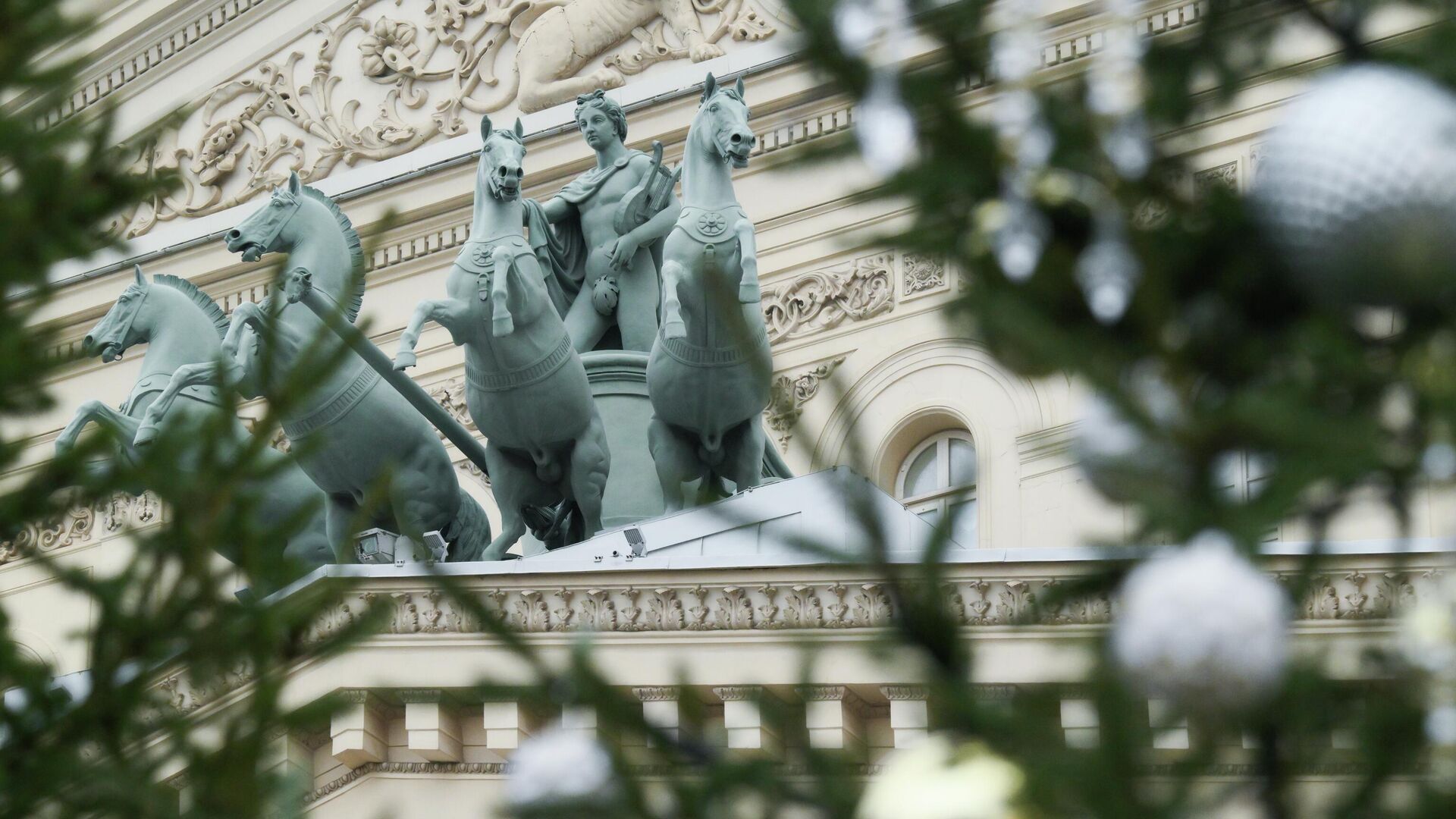 Здание Большого театра в Москве