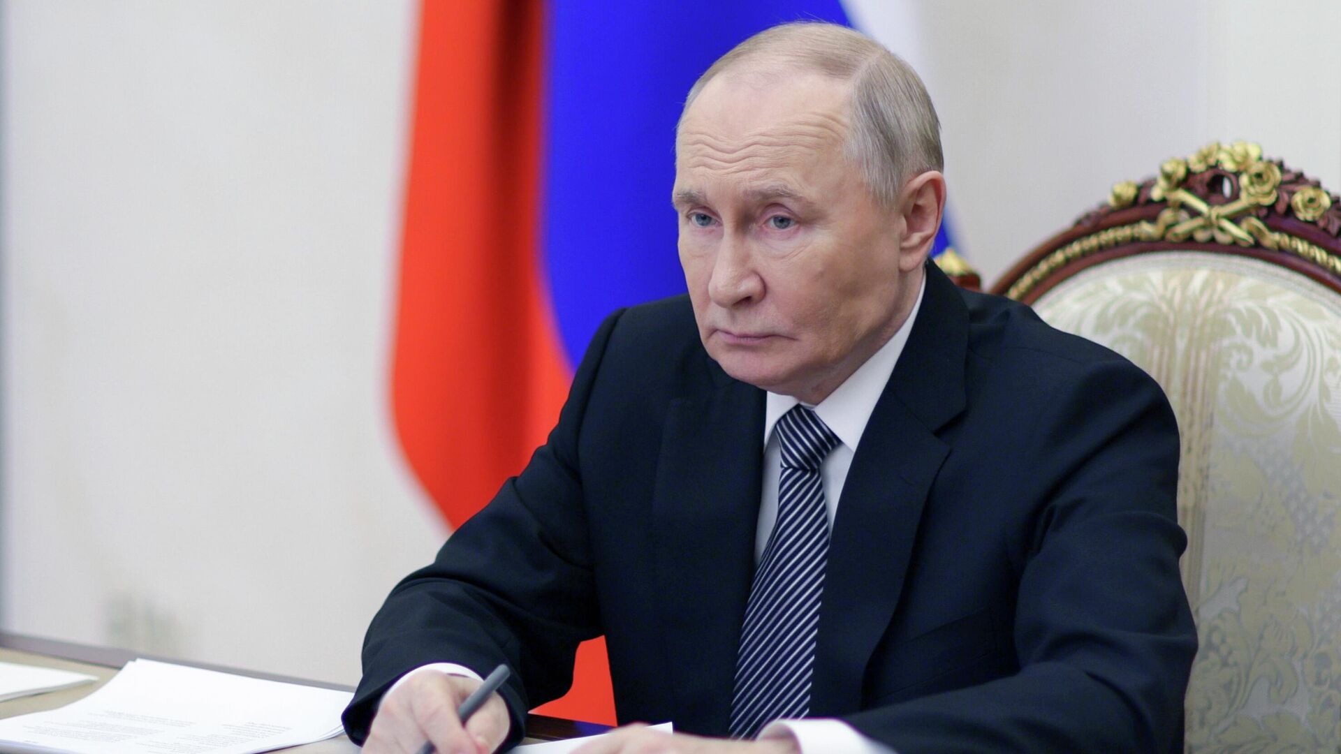 Президент РФ Владимир Путин в режиме видеоконференции принимает участие в заседании Совета при президенте РФ по развитию гражданского общества и правам человека