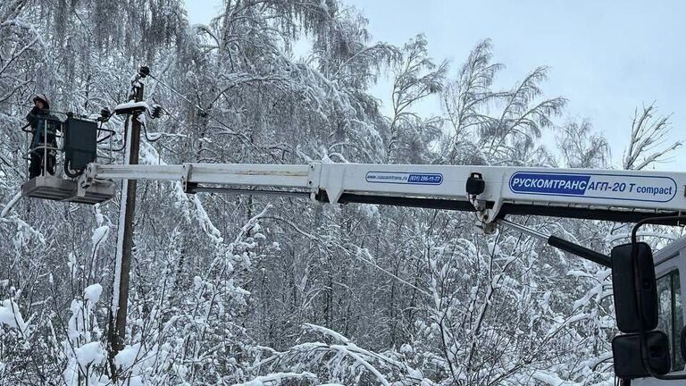 Ликвидация последствий сильного снегопада в Калужской области