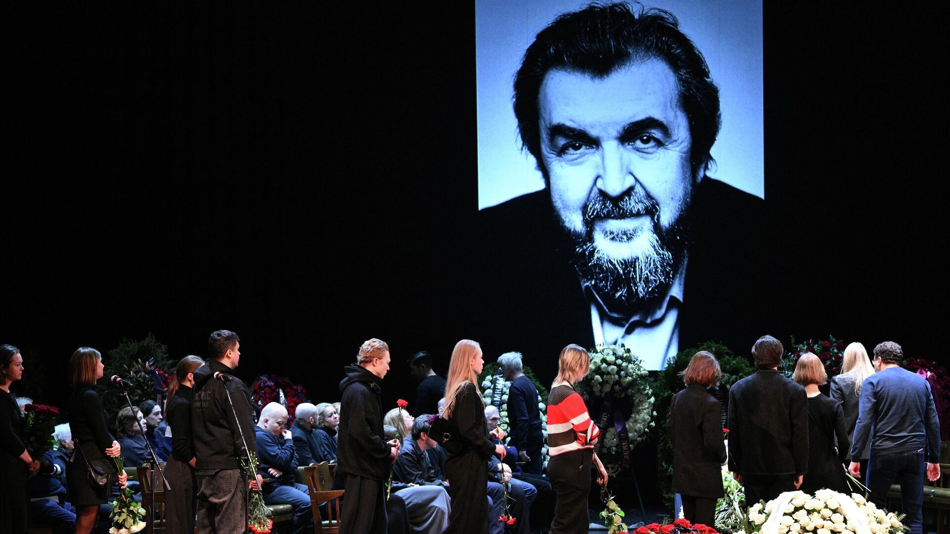 Церемония прощания с ректором Школы-студии МХАТ Игорем Золотовицким в МХТ имени А. П. Чехова в Москве