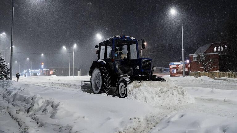 Ликвидация последствий сильного снегопада в Московской области