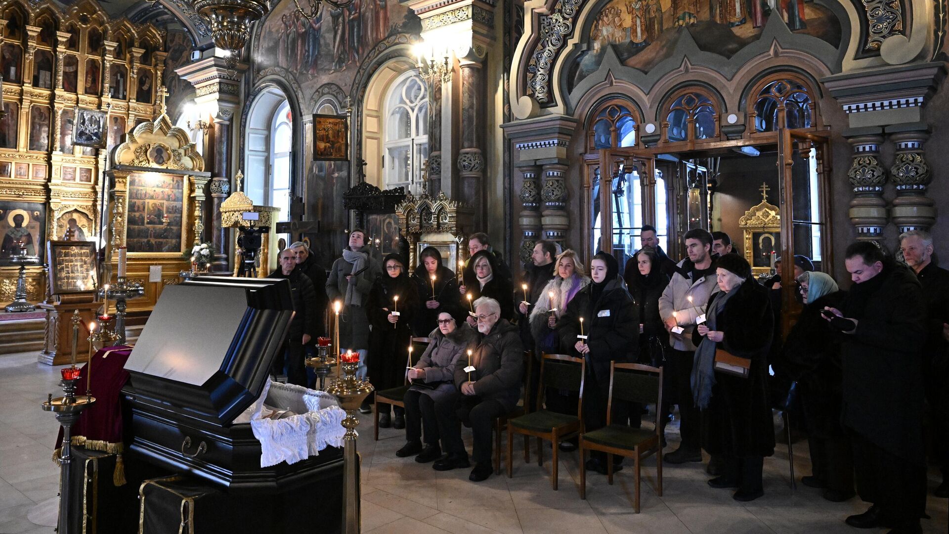 Отпевание во время церемонии прощания с советским диктором, телеведущей Светланой Жильцовой в храме святителя Николая Чудотворца на Рогожском кладбище в Москв