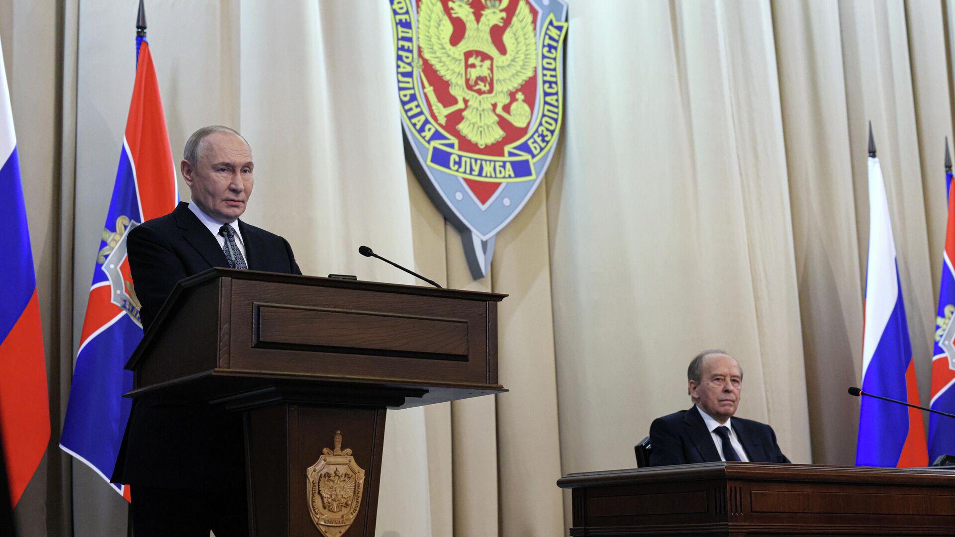 Президент РФ Владимир Путин выступает на заседании коллегии Федеральной службы безопасности РФ