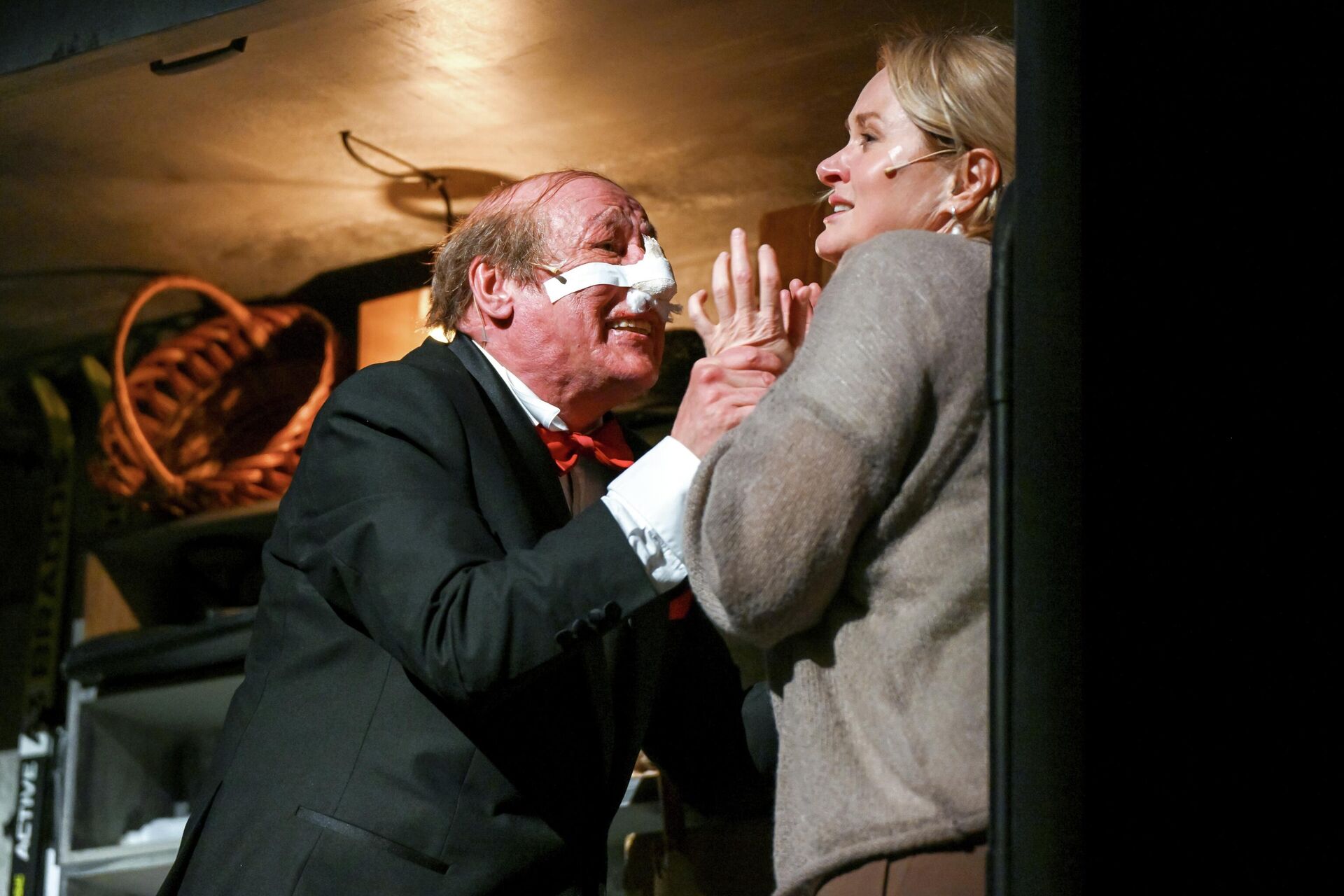 Анна Михалкова и Михаил Ефремов в сцене из спектакля Без свидетелей по мотивам пьесы Софьи Прокофьевой в мастерской 12 Никиты Михалкова в Москве