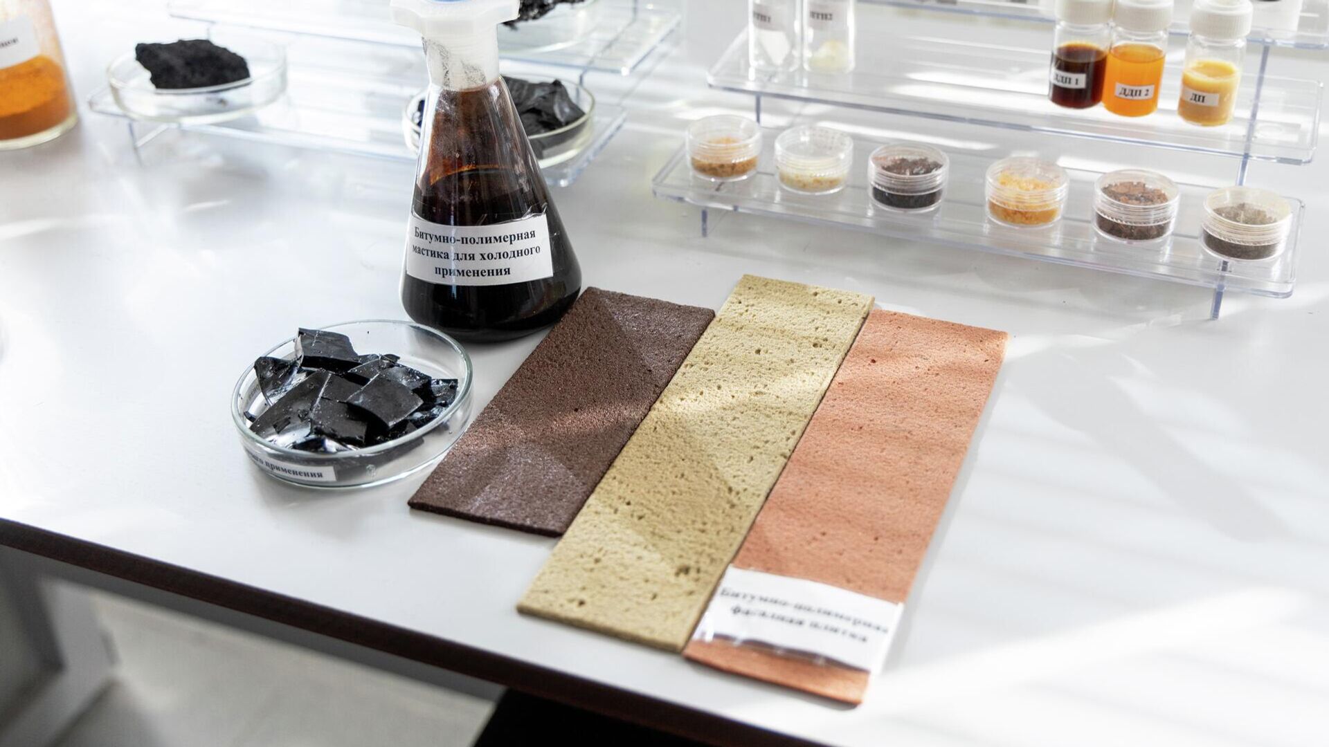Образцы мастик и фасадных плит