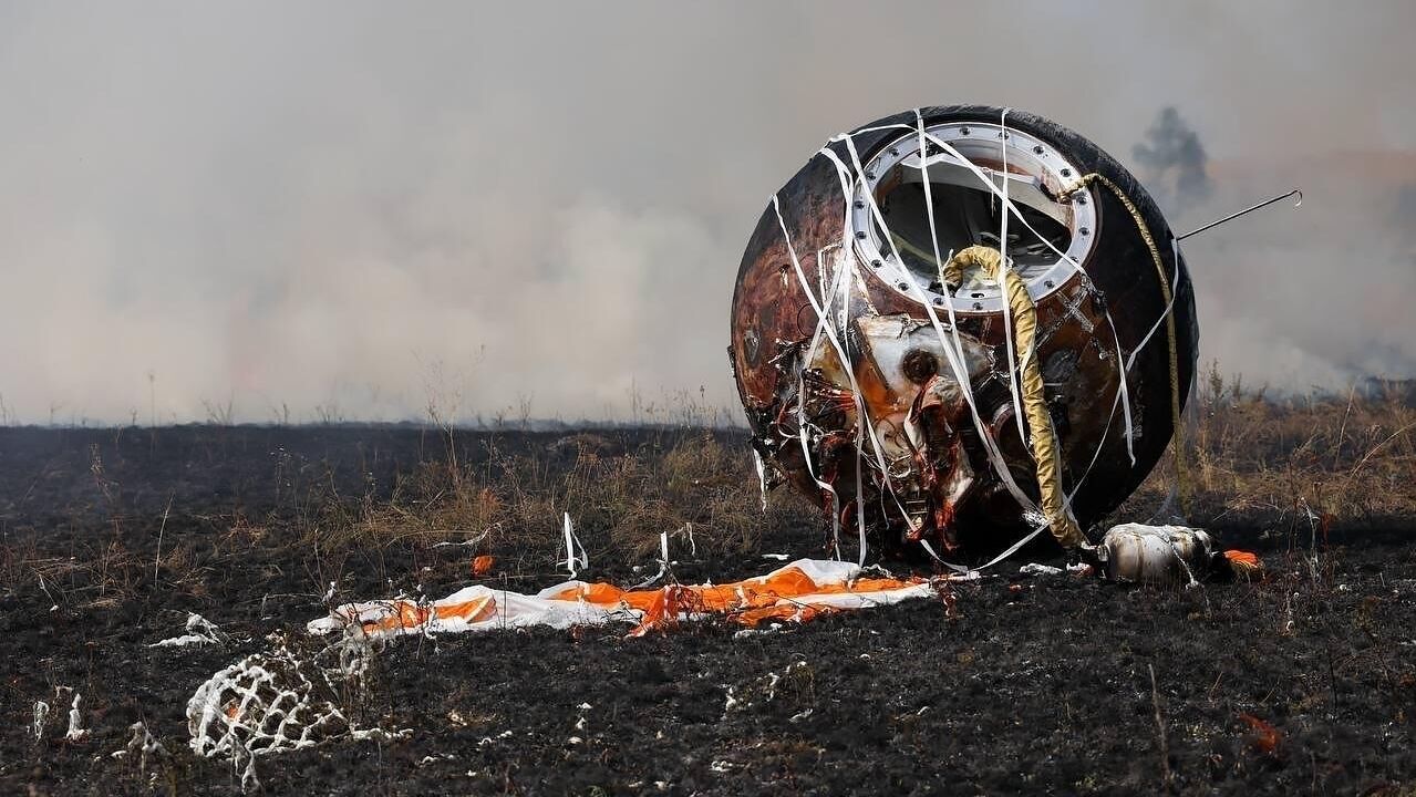 Спускаемый аппарат Бион-М №2 после посадки в Оренбургской области