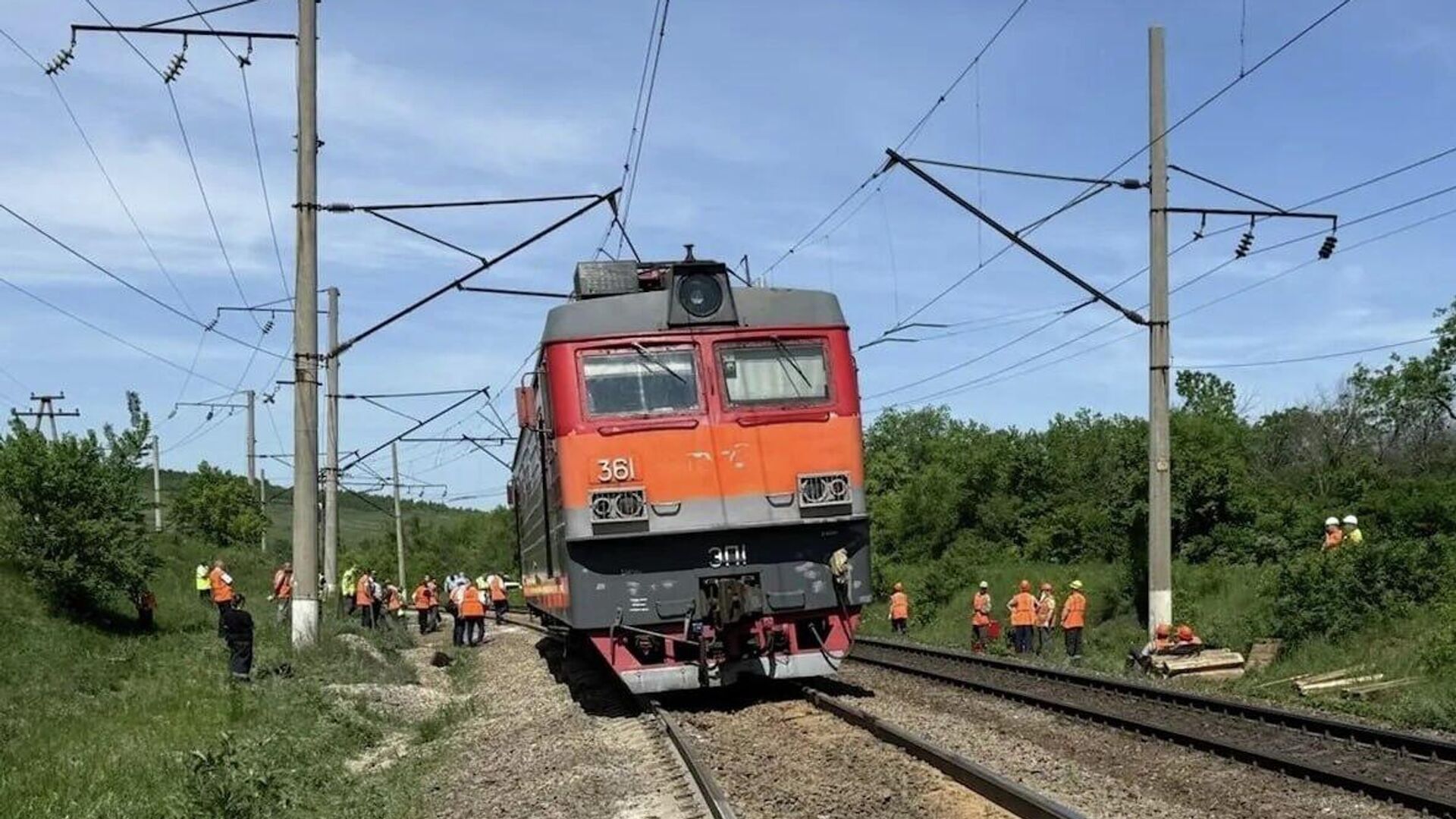 Поезд, сошедший с рельсов в Саратовской области