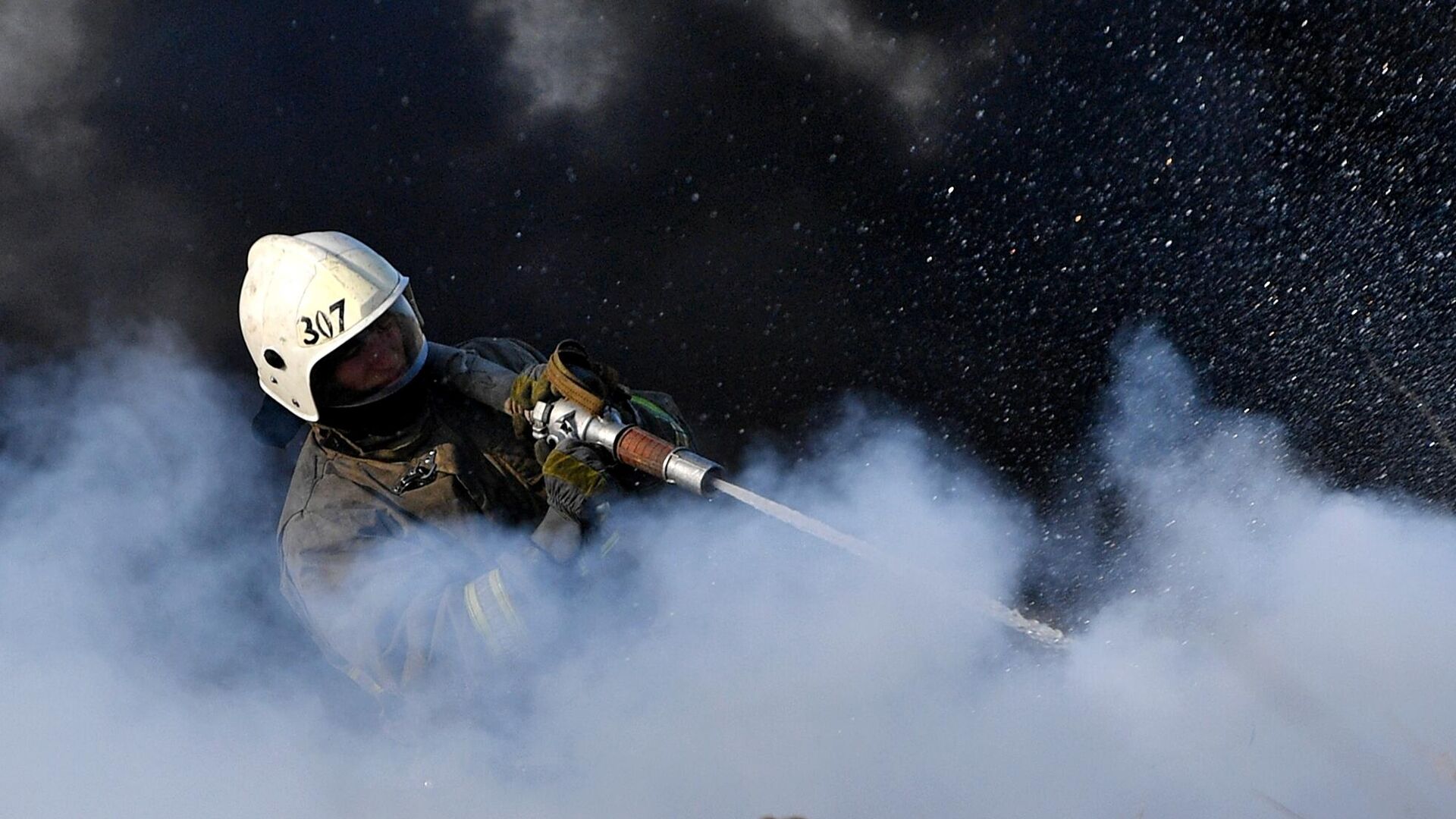 Сотрудник пожарной охраны МЧС