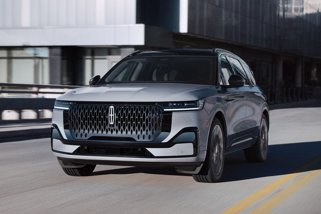 Обновлённый кроссовер Lincoln Nautilus: разное оформление «лица», техника прежняя