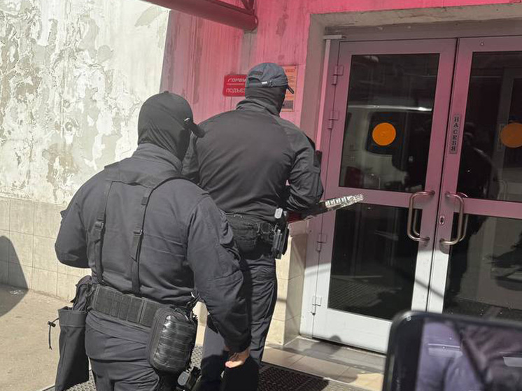 «На шестом этаже движуха»: сотрудники оцепленного здания на «Горбушке» сказали, что внутри