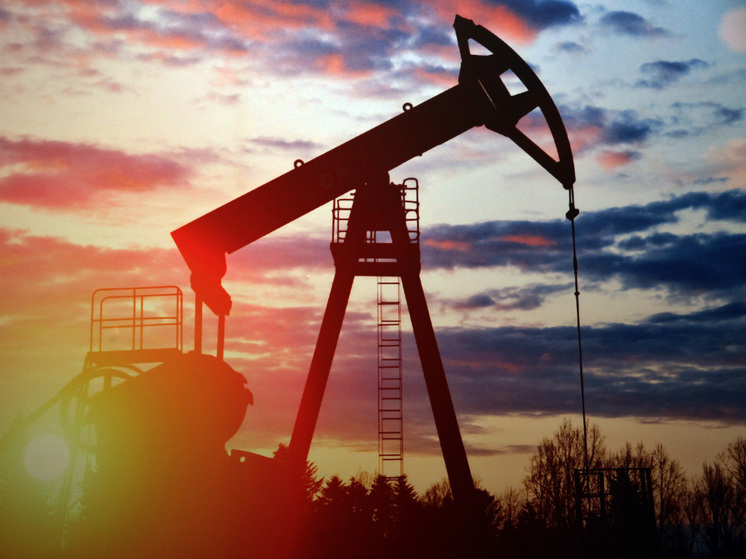 Эксперт Юшков рассказал, стоит ли российской нефтянке бояться новых санкций США и 21-го пакета ЕС
