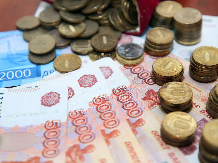 Темпы роста наличных денег у россиян за год увеличились в четыре раза