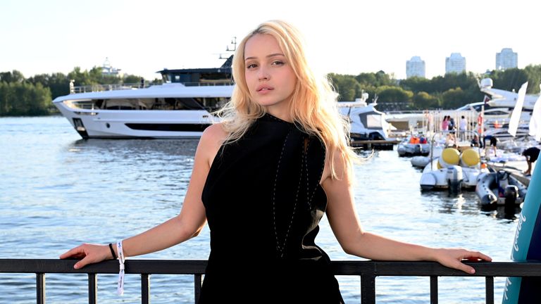 Актриса Василина Юсковец в яхт-клубе Royal Yacht Club в Москве