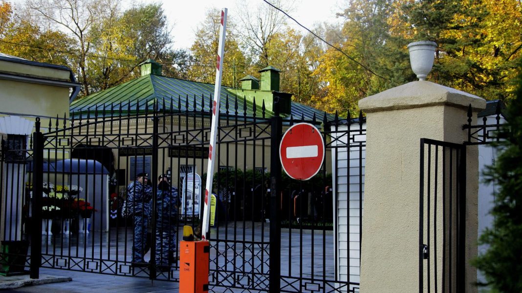 Писателя Феликса Медведева похоронят на Ваганьковском кладбище