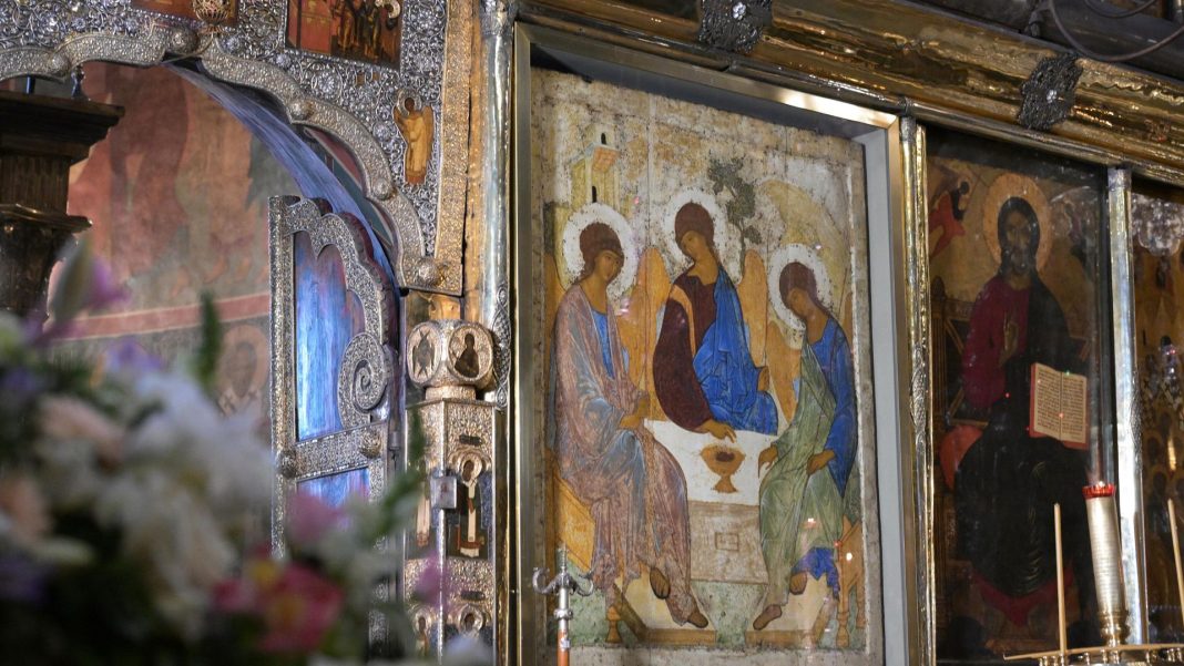 В Третьяковской галерее рассказали о проверке состояния «Троицы» Рублева