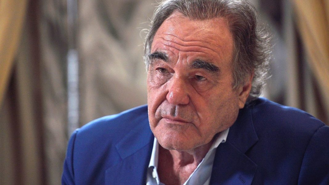 Песков рассказал, что отличает Стоуна от других деятелей западной культуры