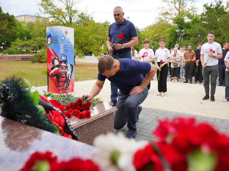Стихийный мемориал появился в регионе РФ после гибели людей при атаке ВСУ