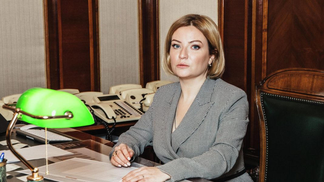 Любимова призвала к сбалансированному подходу при использовании ИИ