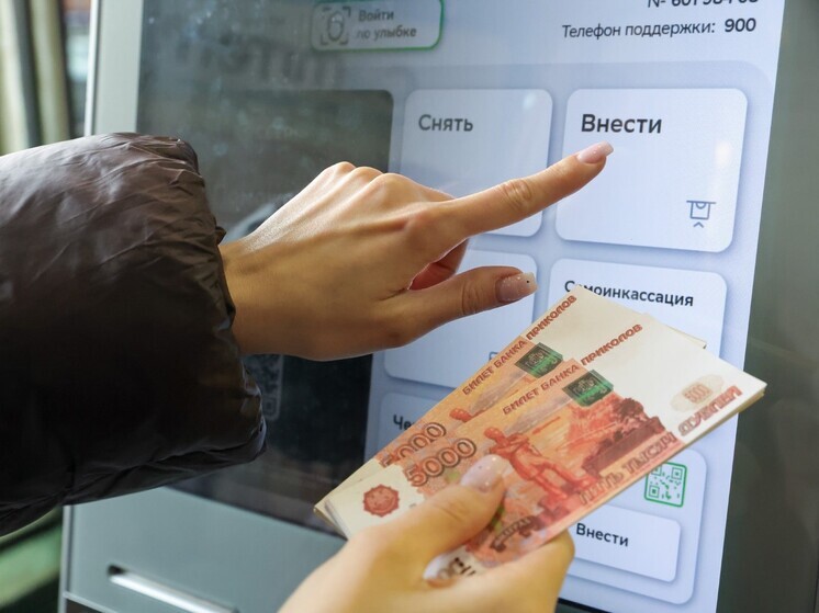 Россияне выводят деньги из валютных вкладов: куда уходят сбережения