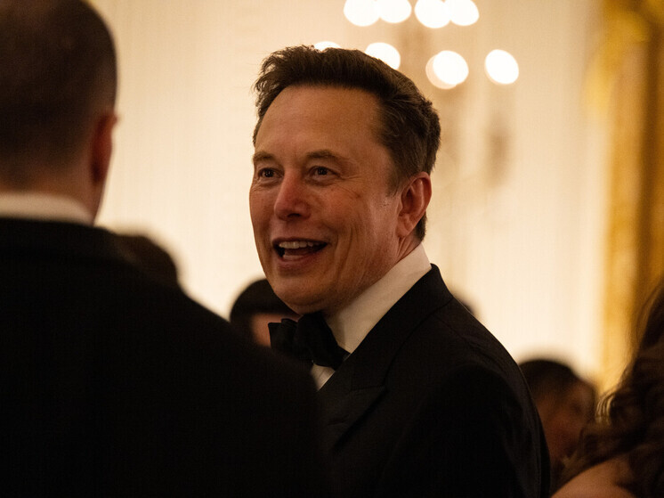 Маск готовит мегаслияние Tesla и SpaceX ради ИИ — FT оценило риски