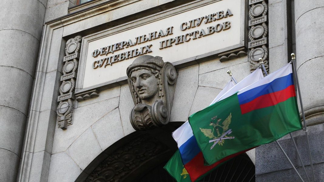 Приставы арестовали средства организатора концерта Канье Уэста в России