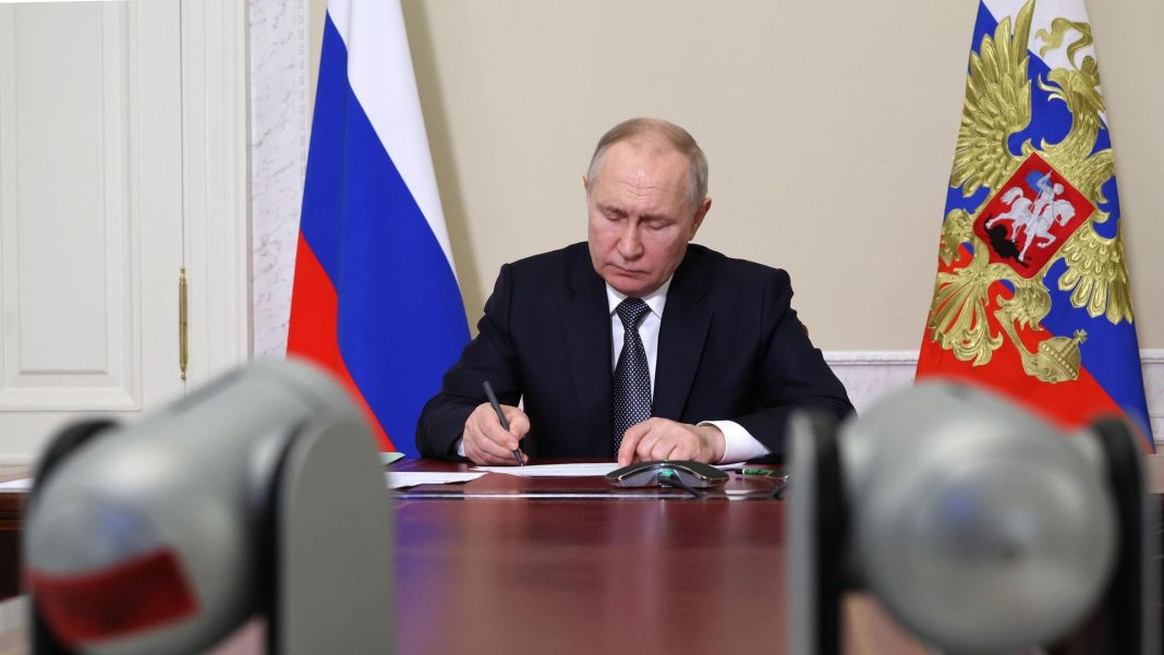 Путин поручил привлекать ветеранов СВО к работе в сфере экономики