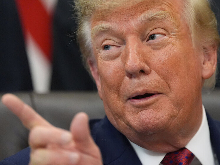 Зал взорвался аплодисментами из-за неоднозначной шутки Трампа