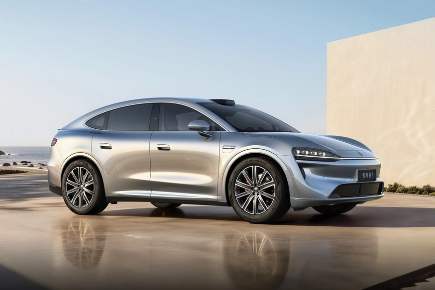 Обновлённый купеобразный Luxeed R7 от Chery и Huawei дебютировал с урезанной гаммой